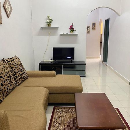 Desa Kemboja Homestay Пантай-Сенанг Экстерьер фото